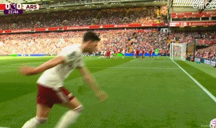 这脚质量很高，马杜埃凯禁区内抽射，被阿利森扑出